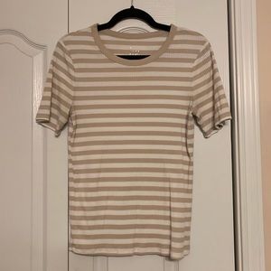 Fitted cream and white top